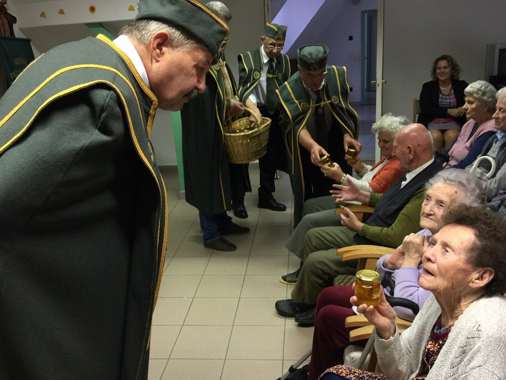 A Fényes-házban járt a Bihari Mézlovagrend 17